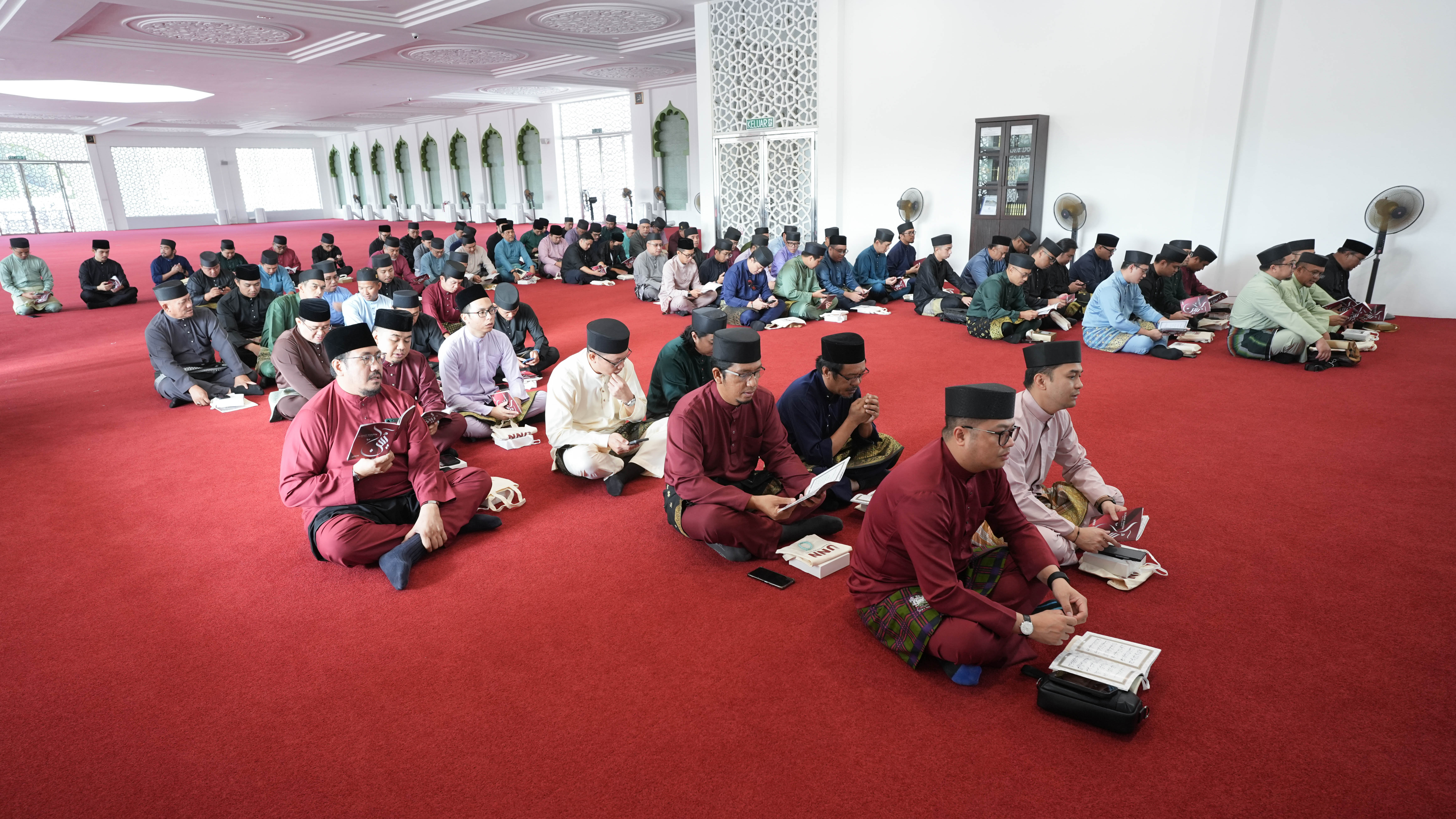 UNN Commemorates Six Years of Establishment with Yassin, Tahlil Recitation at the Royal Mausoleum